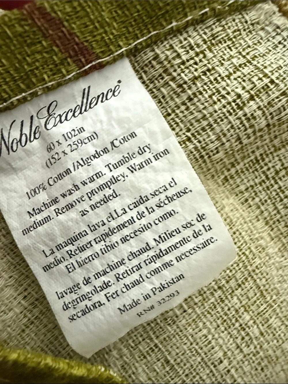 Noble Excellence tablecloth is made of 100% cotton in a green palm 60 x 102
